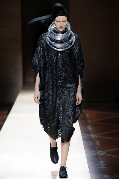Look 12